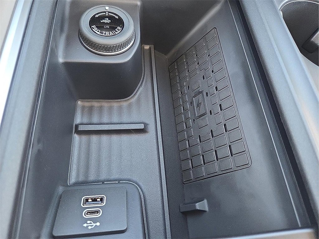 New 2025 Ford Expedition Active image 16