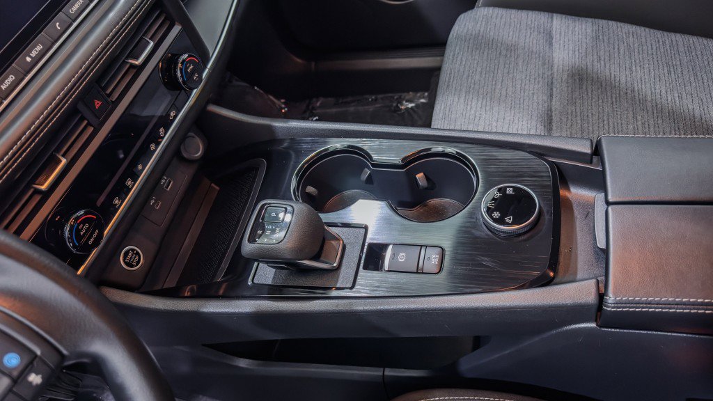 Used 2023 Nissan Rogue SV image 32