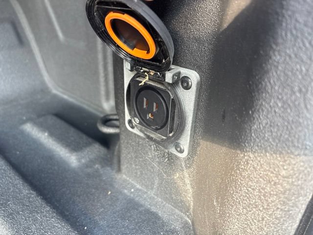 Used 2024 Chevrolet Silverado 1500 High Country w/ Technology Package AWD/4WD image 17