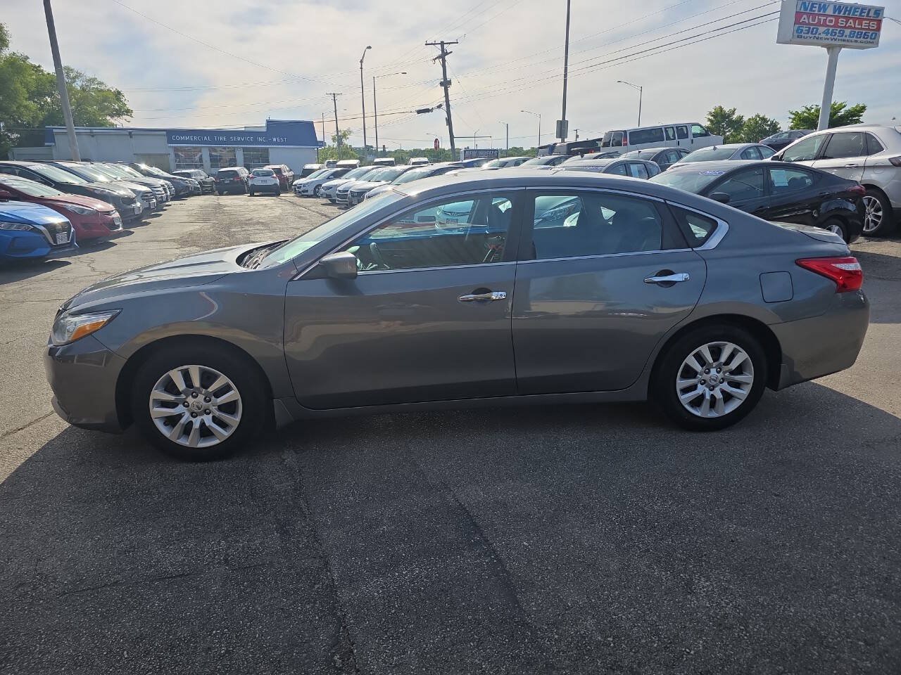 Used 2017 Nissan Altima 2.5 S w/ Power Driver Seat Package FWD image 3