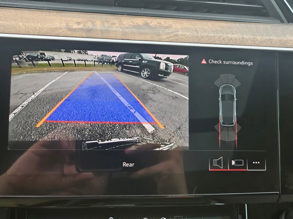 Used 2021 Audi e-tron Premium image 9