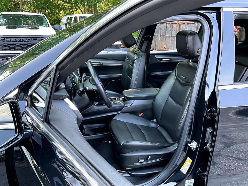 Used 2024 Cadillac XT6 Luxury AWD/4WD image 10
