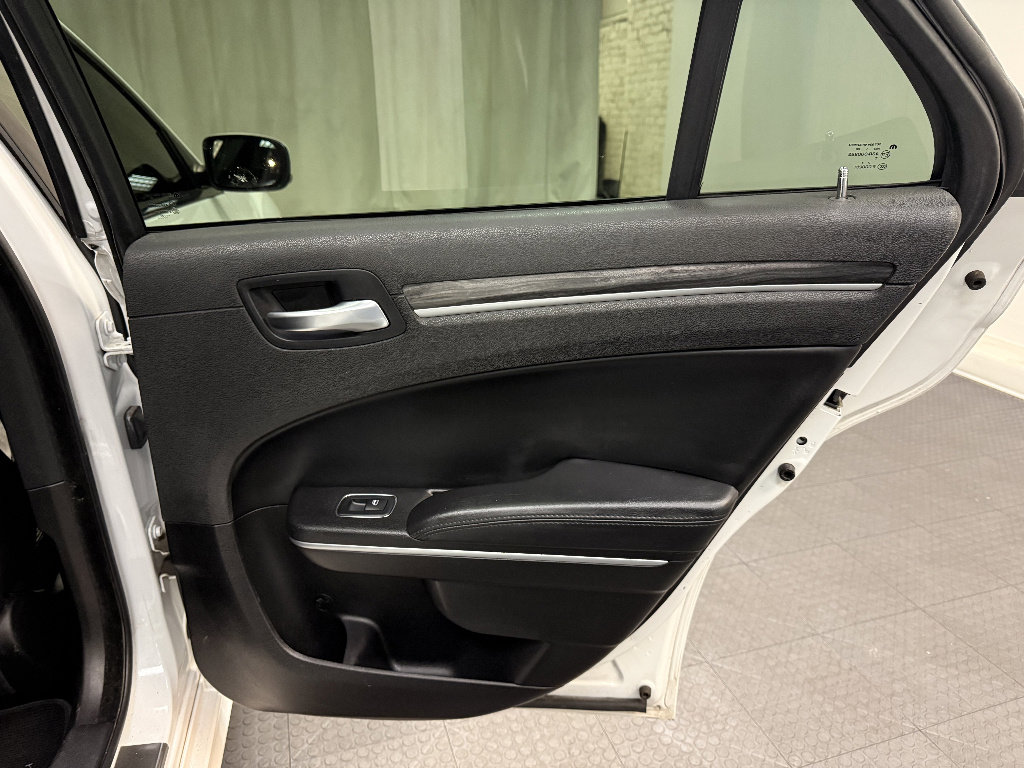Used 2021 Chrysler 300 Touring L RWD image 18