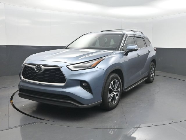 Used 2022 Toyota Highlander XLE FWD image 1