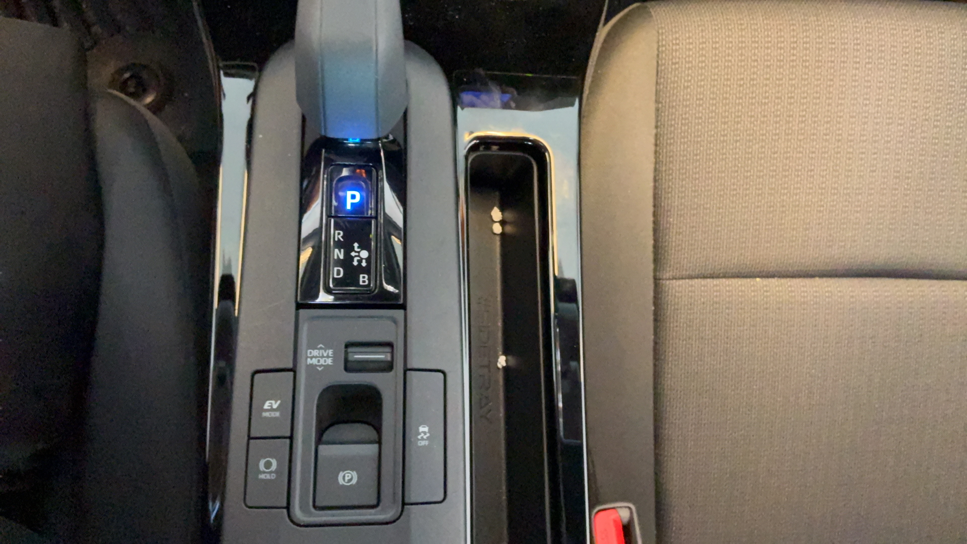 Certified 2025 Toyota Prius LE FWD image 13