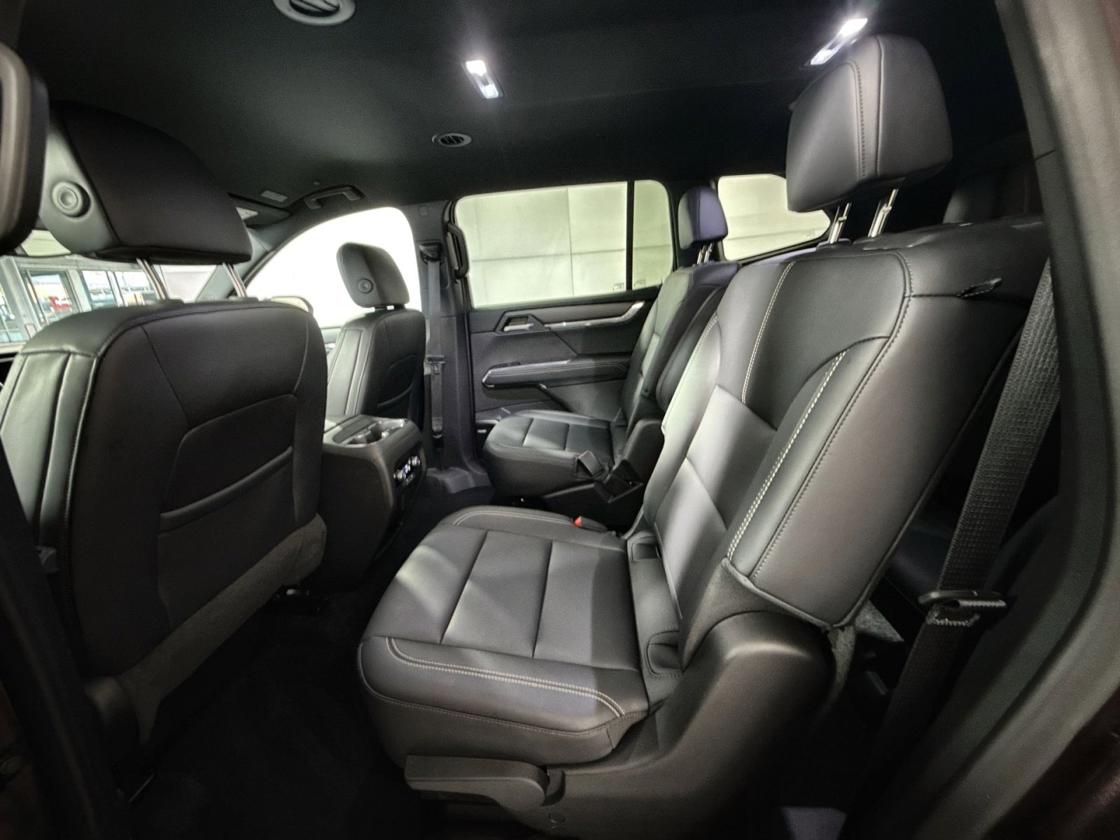 Used 2024 GMC Acadia Elevation image 24