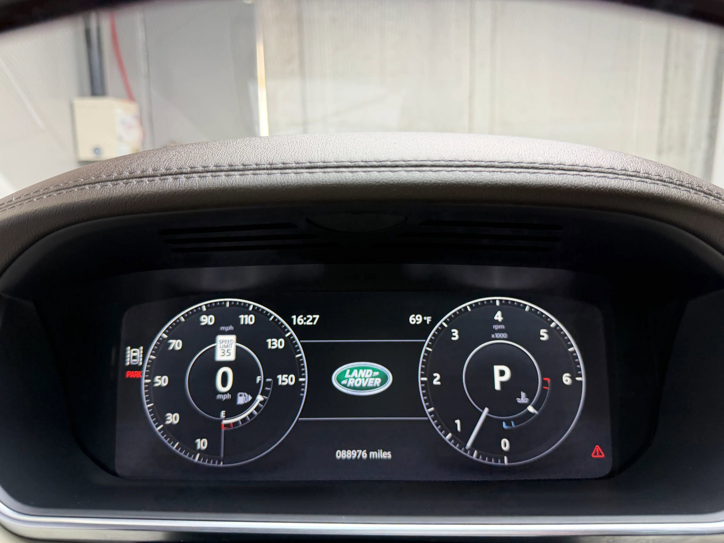 Used 2017 Land Rover Range Rover HSE image 33