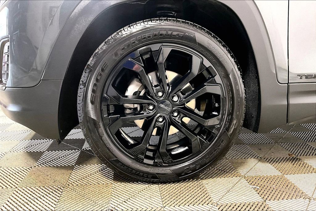 Used 2020 GMC Terrain SLE w/ Driver Convenience Package image 8