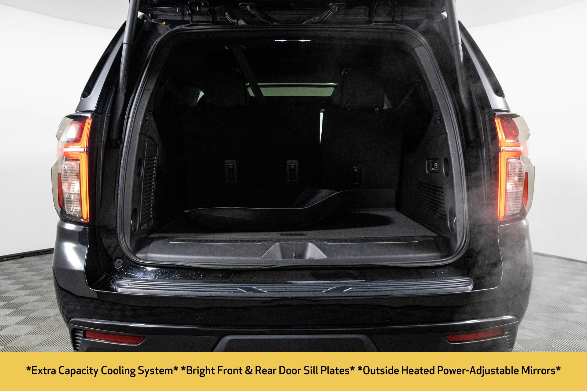 Used 2023 Chevrolet Suburban RST w/ Luxury Package image 39