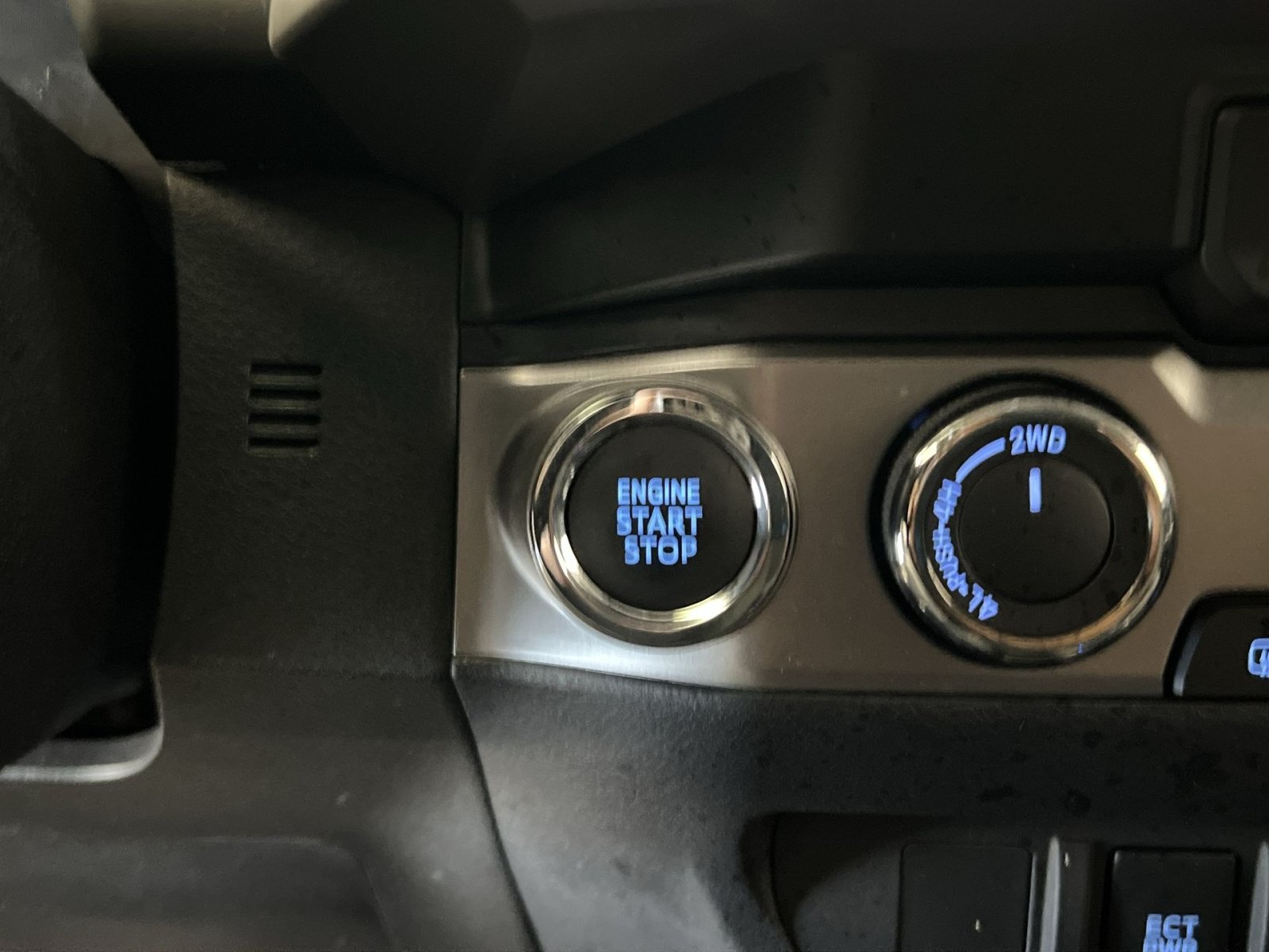 Used 2023 Toyota Tacoma SR5 AWD/4WD image 34