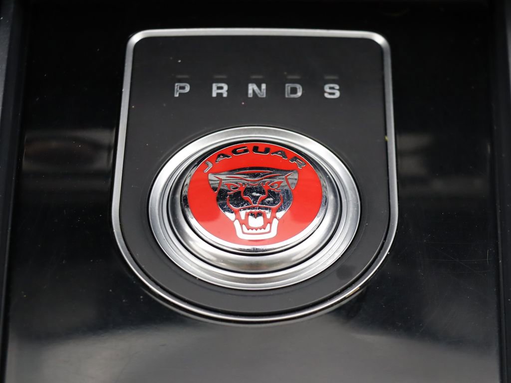 Used 2017 Jaguar XE Premium image 19