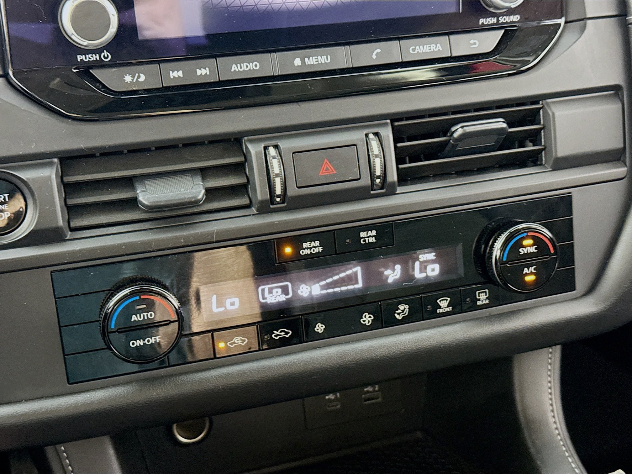 Used 2025 Nissan Pathfinder S AWD/4WD image 17