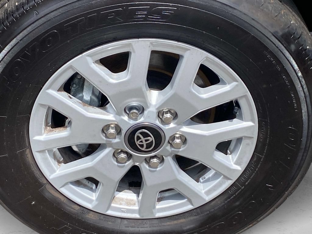 Used 2025 Toyota Tacoma SR5 AWD/4WD image 28