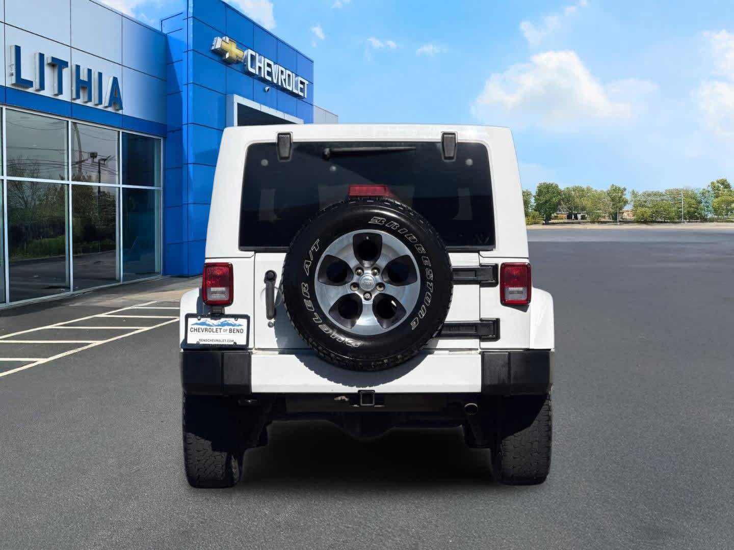 Used 2016 Jeep Wrangler Unlimited Sahara w/ Max Tow Package AWD/4WD image 7