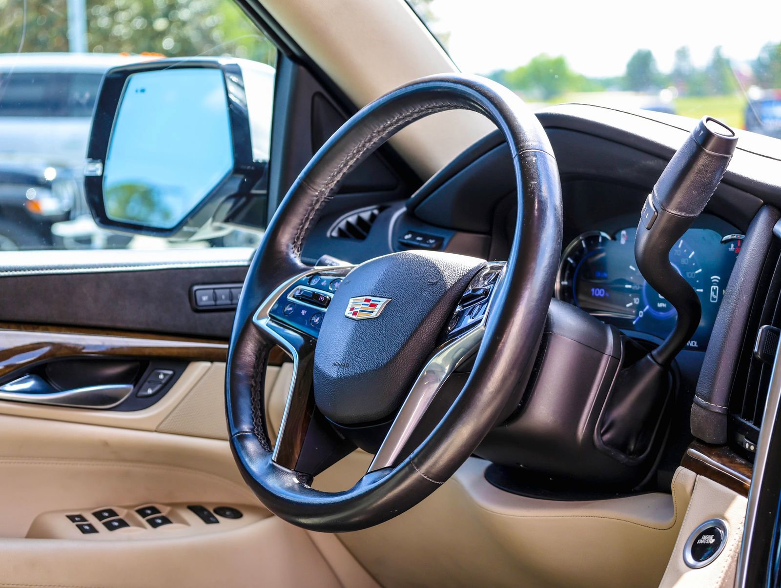 Used 2020 Cadillac Escalade Luxury image 13