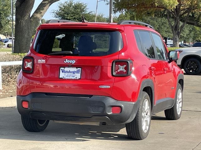 Used 2017 Jeep Renegade Latitude FWD image 4