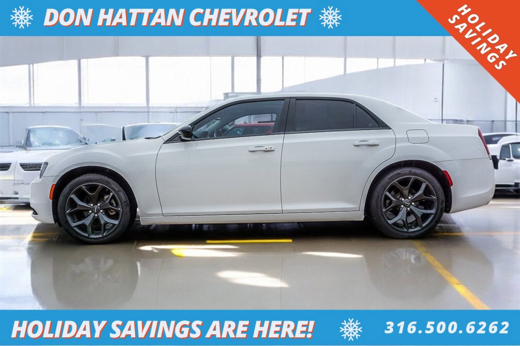 Used 2023 Chrysler 300 Touring w/ Sport Appearance Package image 2