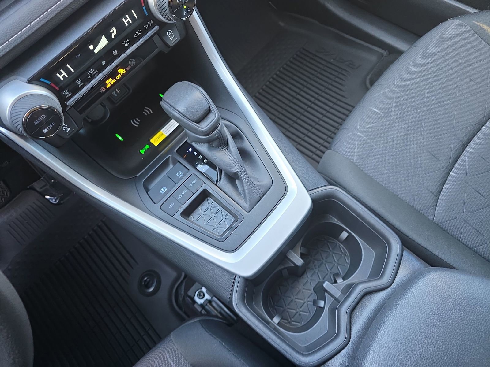 Used 2024 Toyota RAV4 XLE image 30