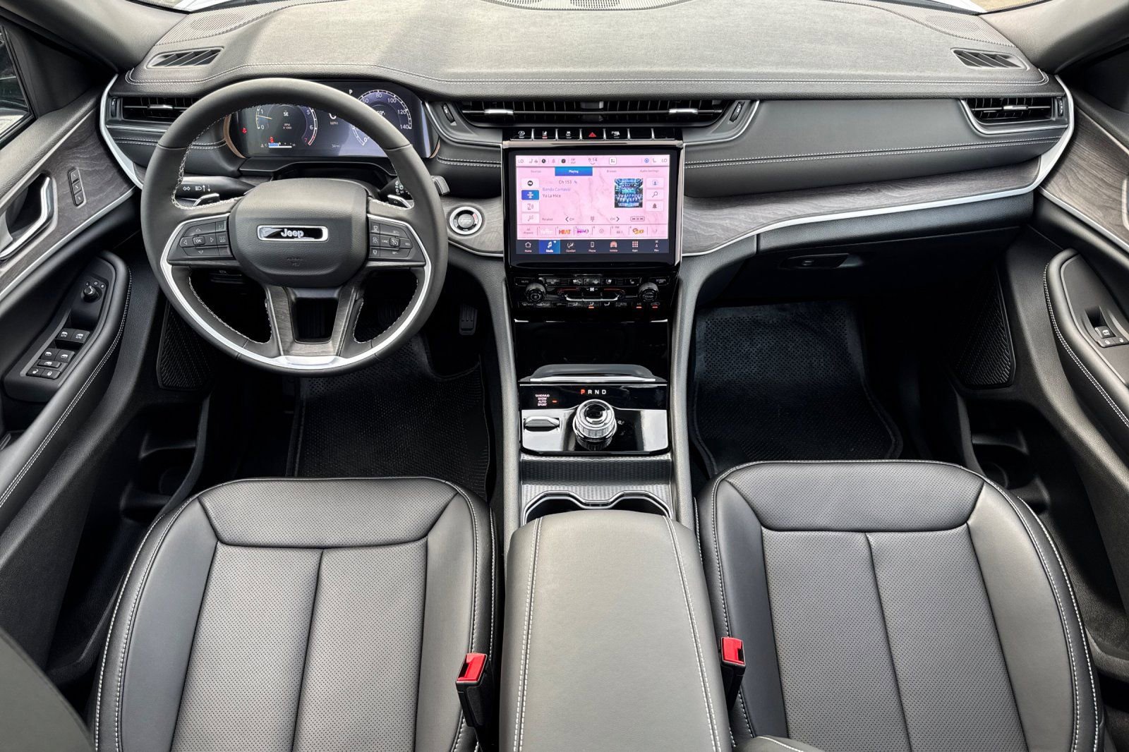 New 2025 Jeep Grand Cherokee Limited w/ Luxury Tech Group II image 16