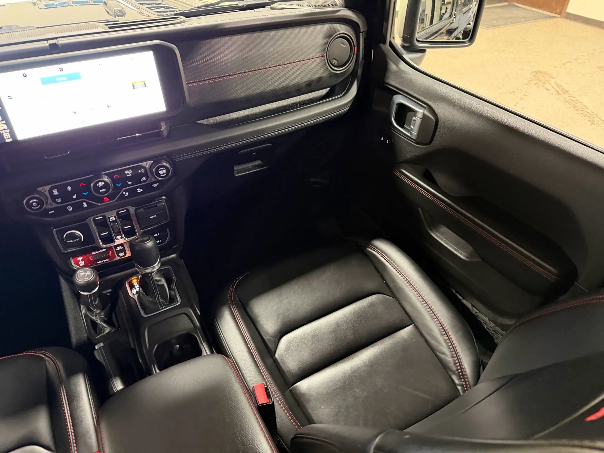 Used 2024 Jeep Wrangler Unlimited Rubicon image 54