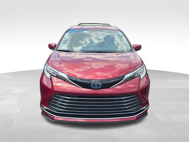 Used 2024 Toyota Sienna Limited AWD/4WD image 3