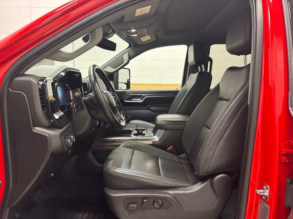 Used 2024 Chevrolet Silverado 2500 LTZ w/ LTZ Convenience Package AWD/4WD image 18