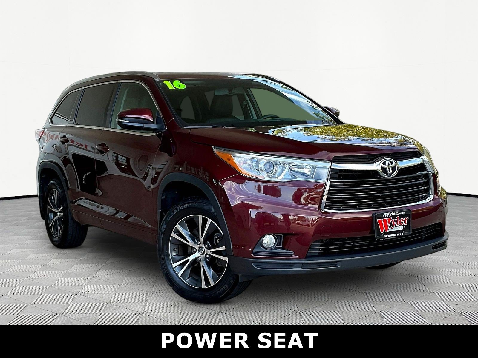Used 2016 Toyota Highlander XLE AWD/4WD image 3