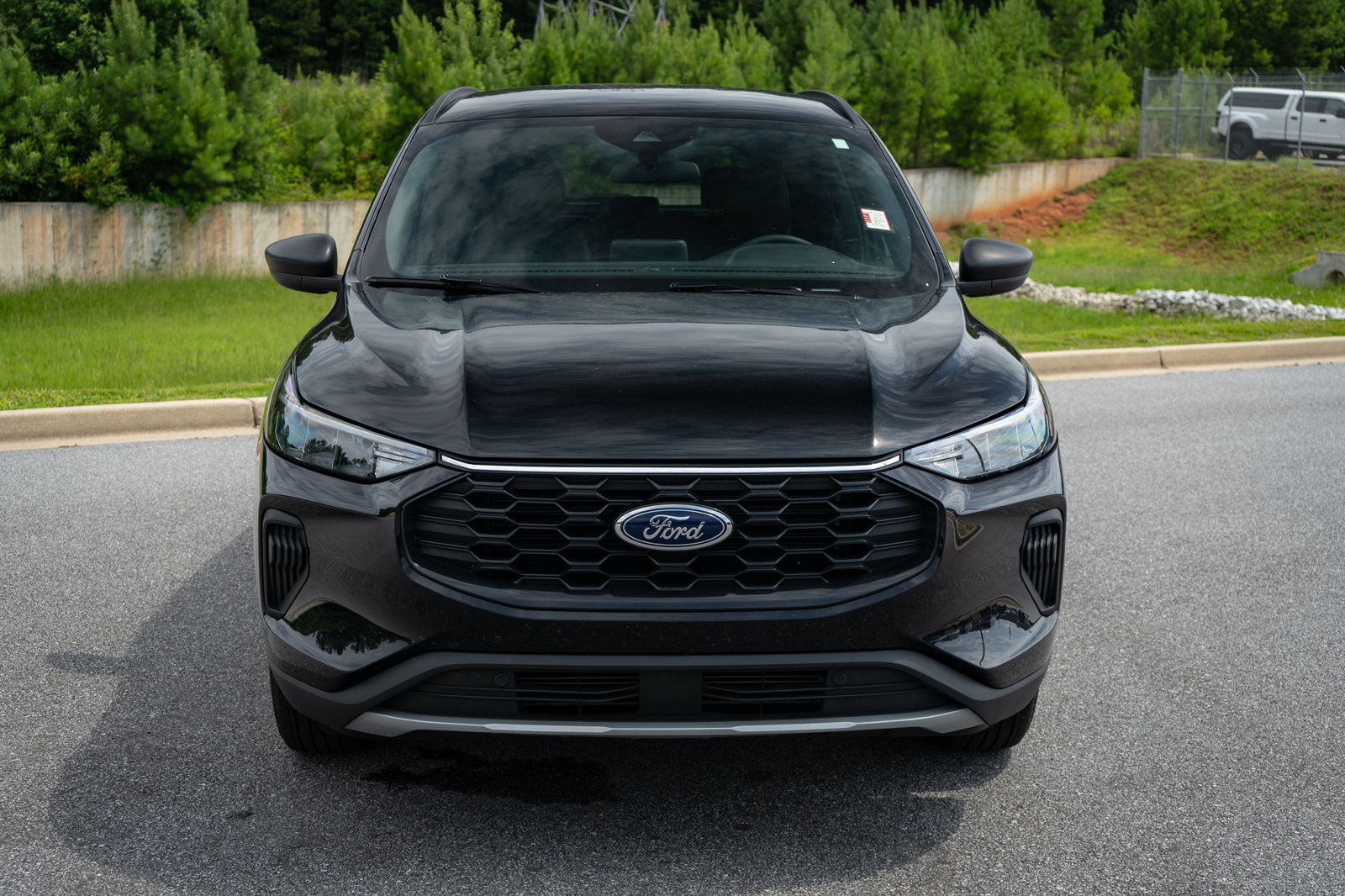 Used 2025 Ford Escape ST-Line AWD/4WD image 2