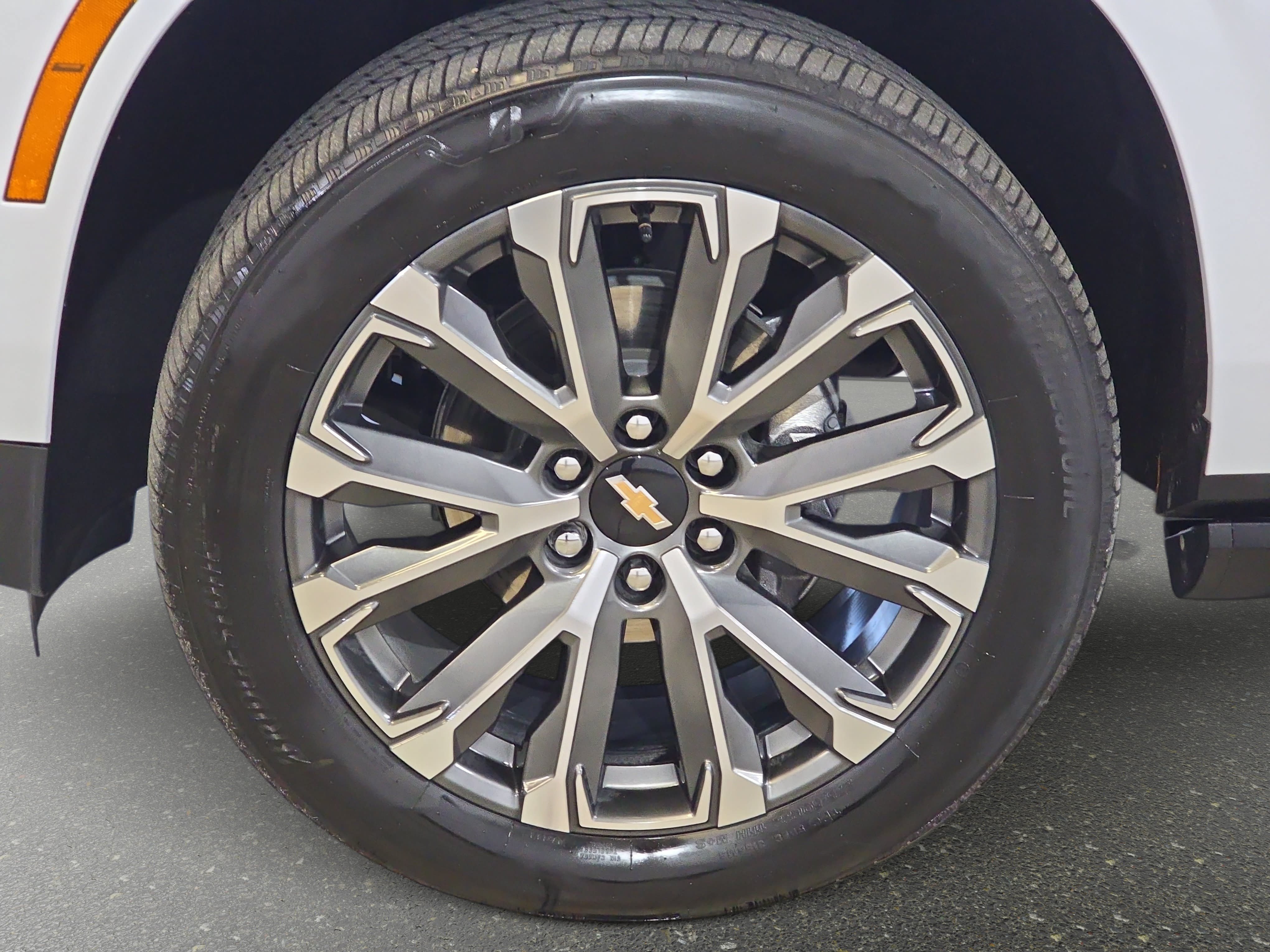 Used 2026 Chevrolet Tahoe High Country AWD/4WD image 32