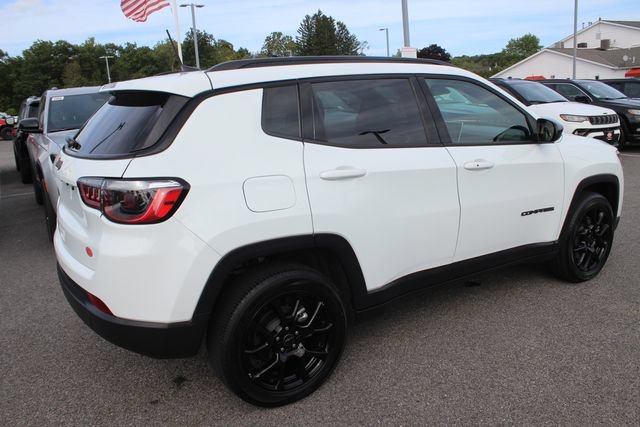 Used 2025 Jeep Compass Latitude w/ Convenience Group AWD/4WD image 29