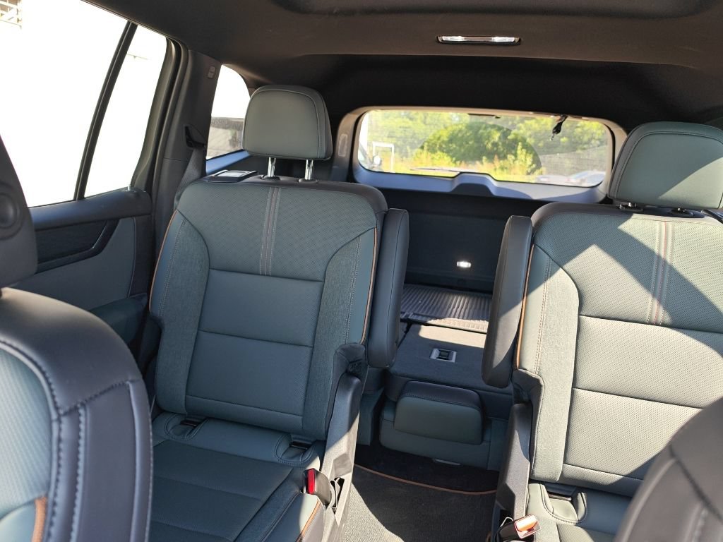 Used 2026 GMC Acadia AT4 w/ Luxury Package AWD/4WD image 14