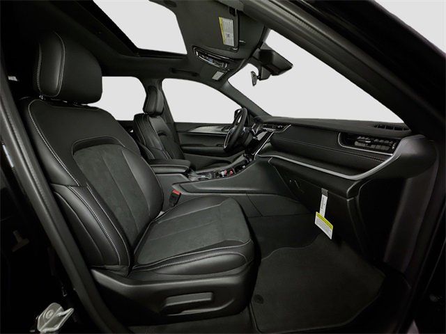 New 2025 Jeep Grand Cherokee L Altitude image 31