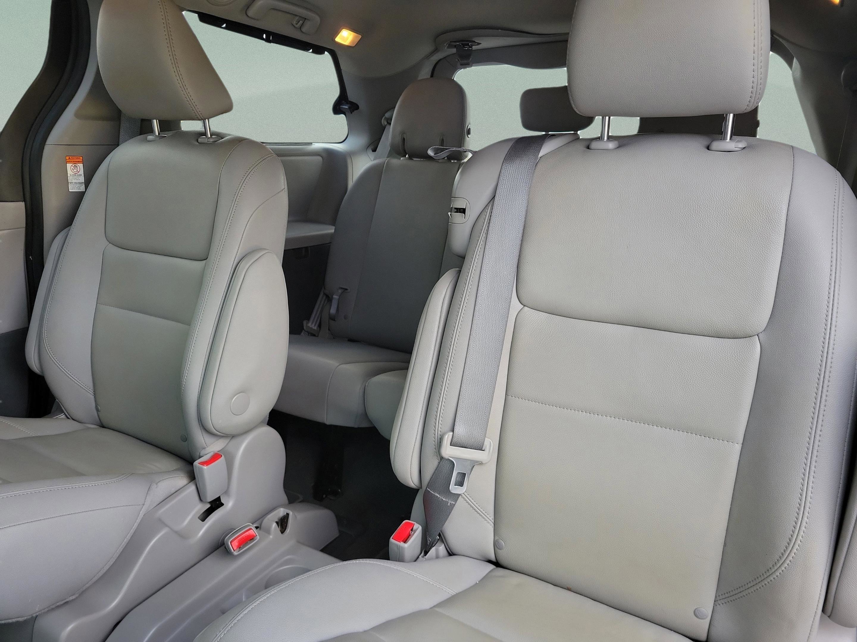 Used 2020 Toyota Sienna XLE image 21
