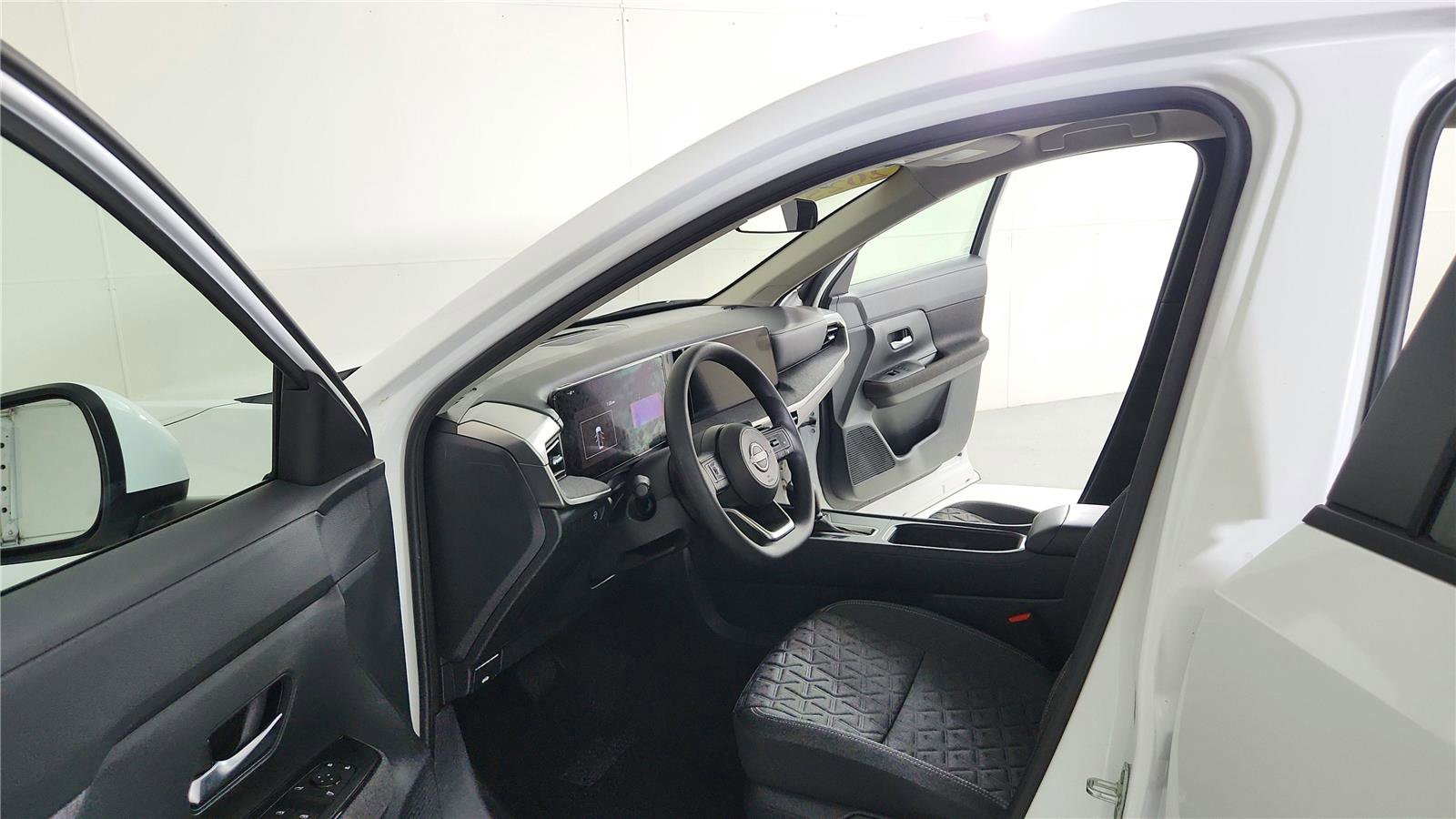 Used 2025 Nissan Kicks SV FWD image 9