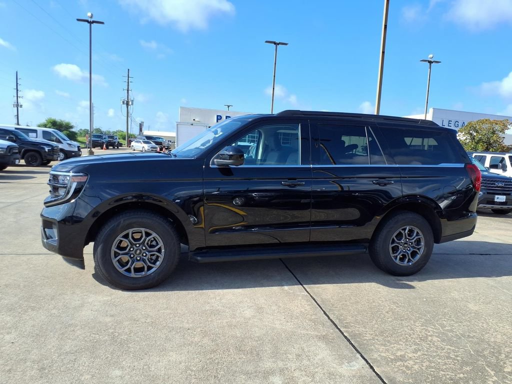 Used 2025 Ford Expedition Active AWD/4WD image 3