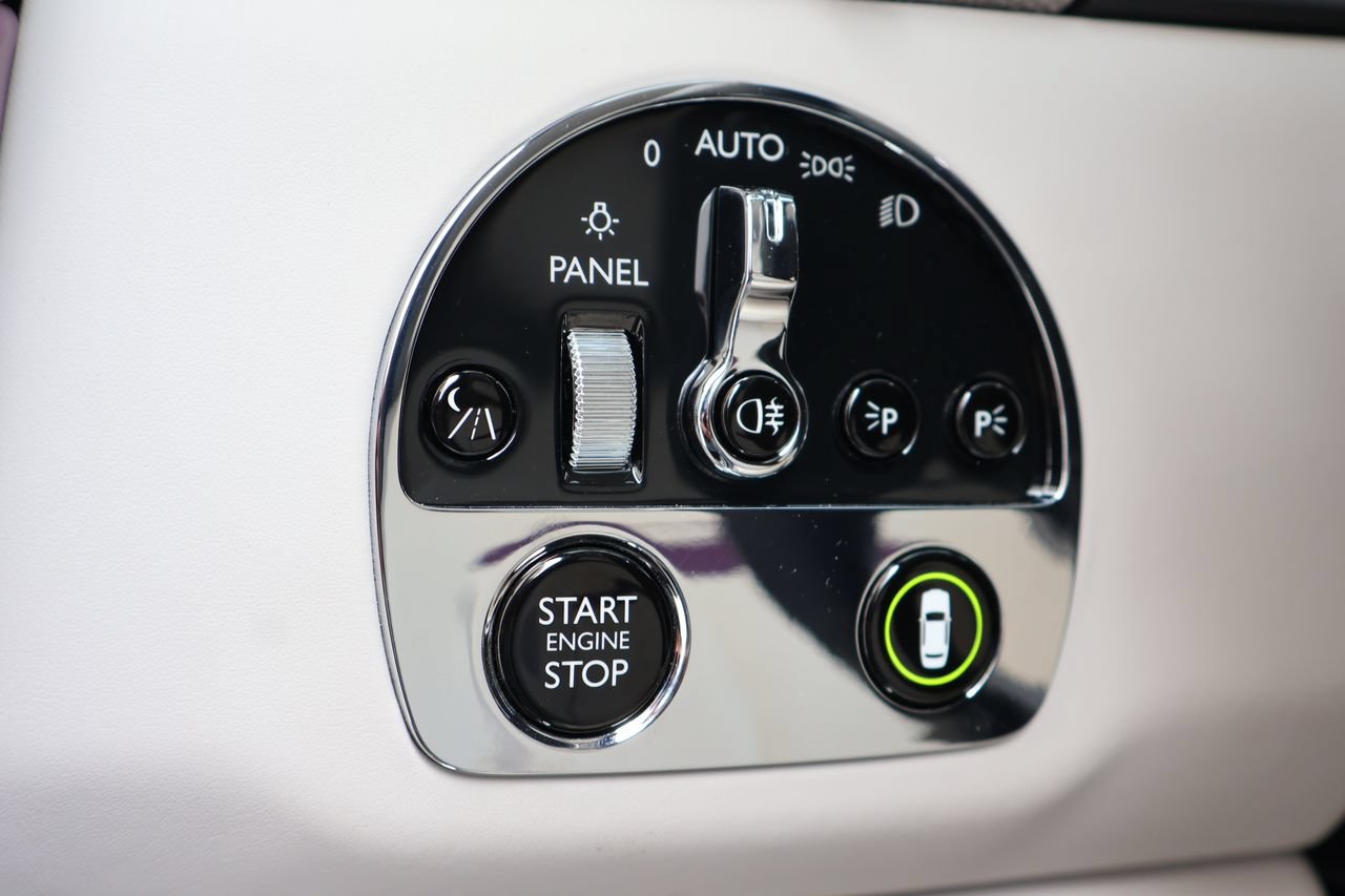 Certified 2024 Rolls-Royce Cullinan AWD/4WD image 21