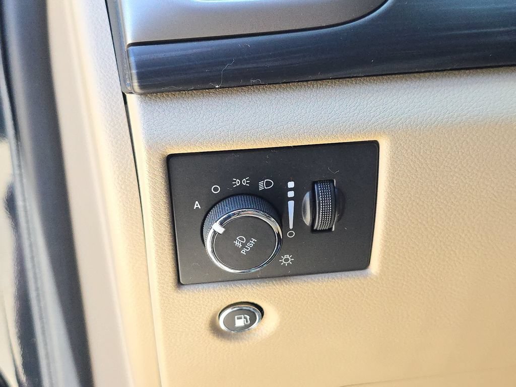 Used 2022 Jeep Grand Cherokee Laredo E w/ Security & Convenience Group AWD/4WD image 32