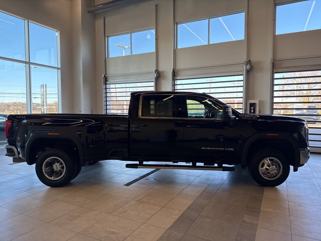 Used 2025 GMC Sierra 3500 SLE w/ SLE Value Package image 9
