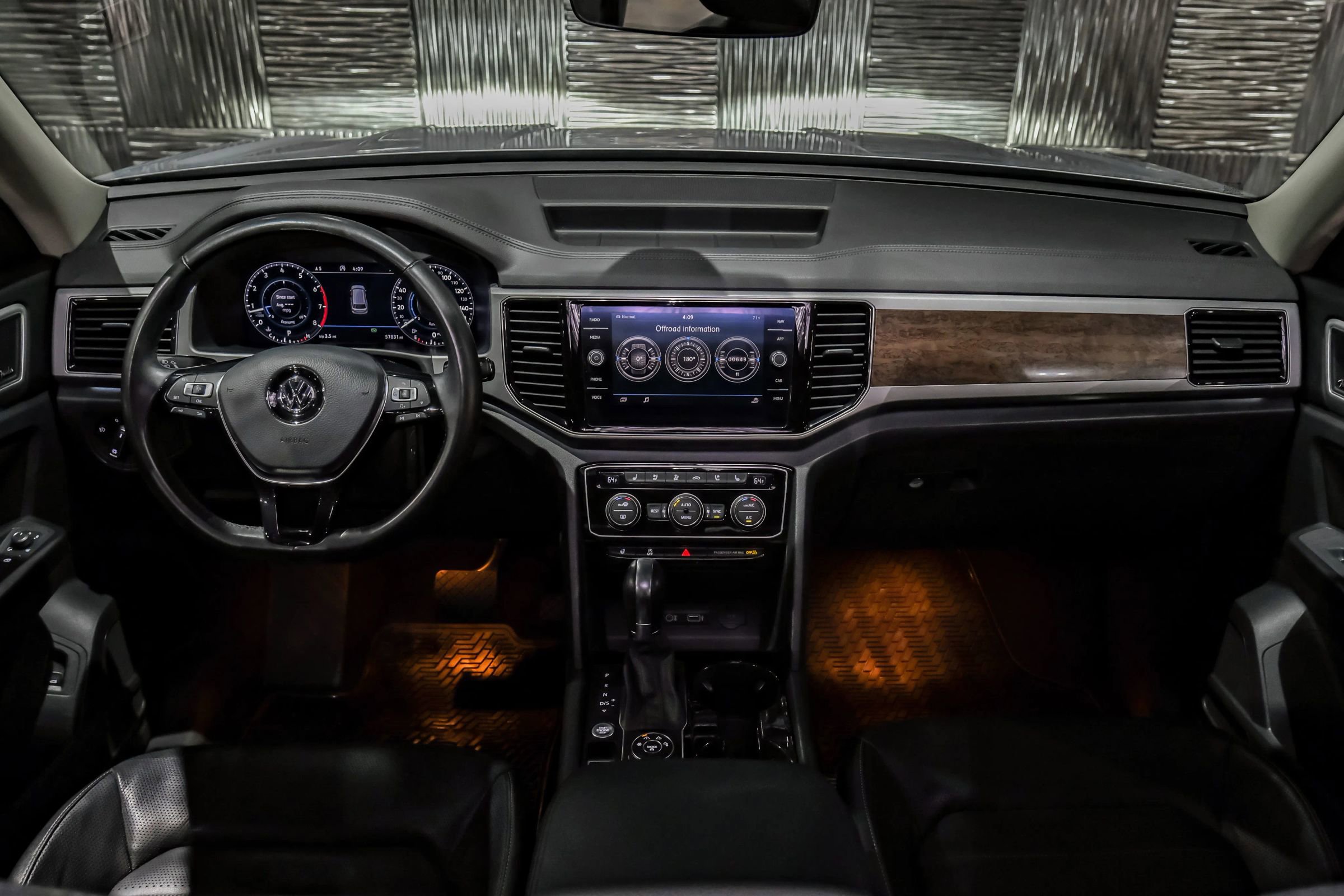 Used 2018 Volkswagen Atlas SEL Premium image 16