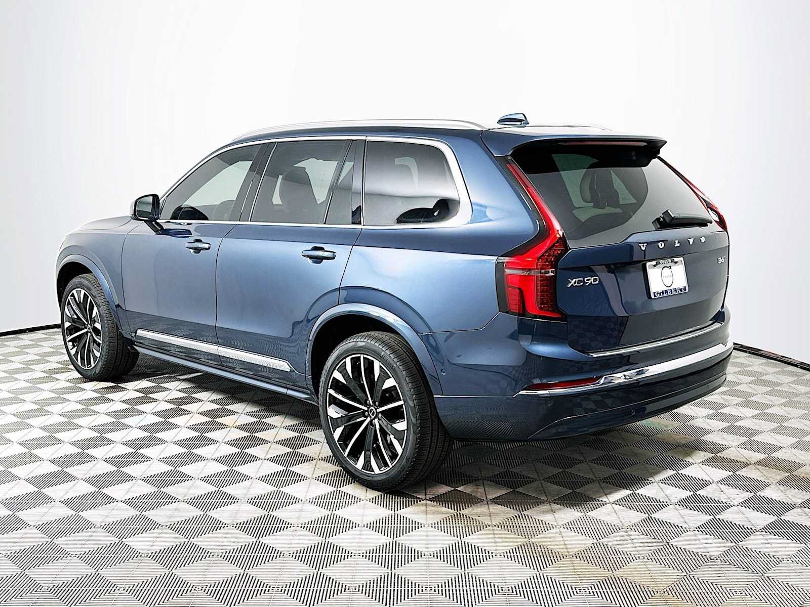 New 2026 Volvo XC90 B6 Plus w/ Protection Package Premier AWD/4WD image 5