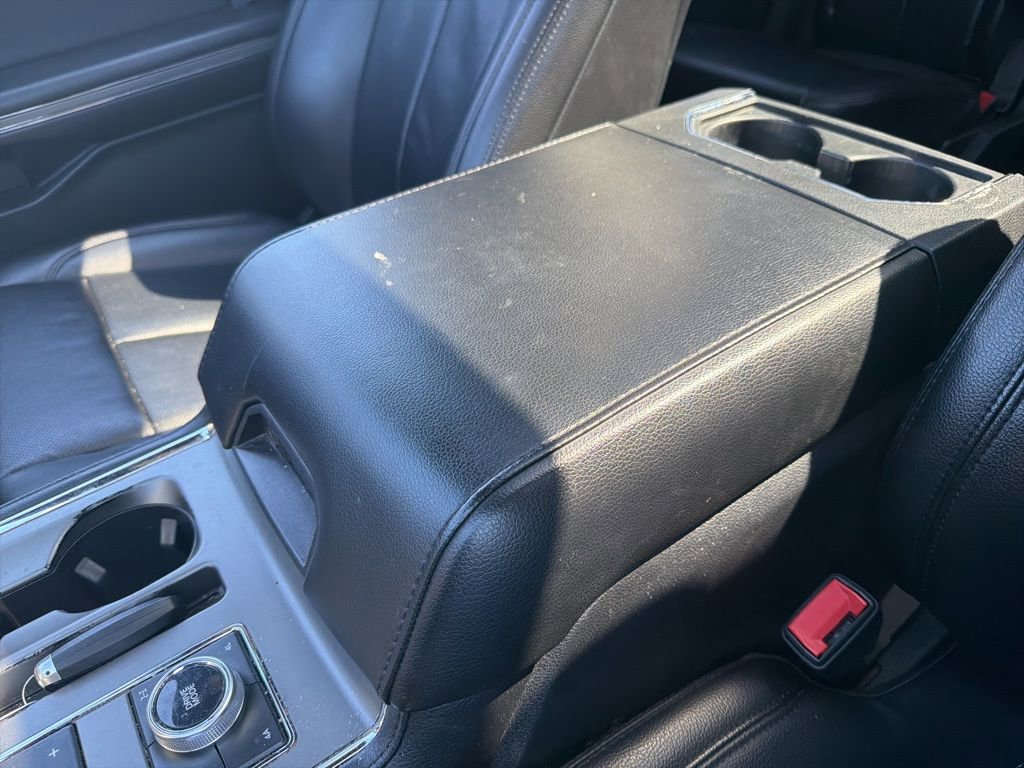 Used 2020 Ford Expedition XLT w/ Equipment Group 202A AWD/4WD image 28