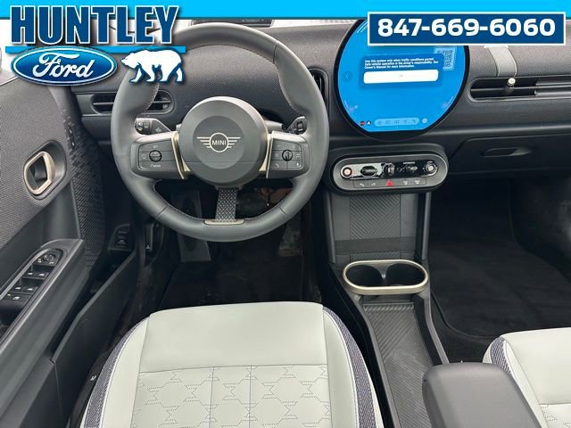 Used 2025 MINI Cooper 4-Door Hardtop image 15