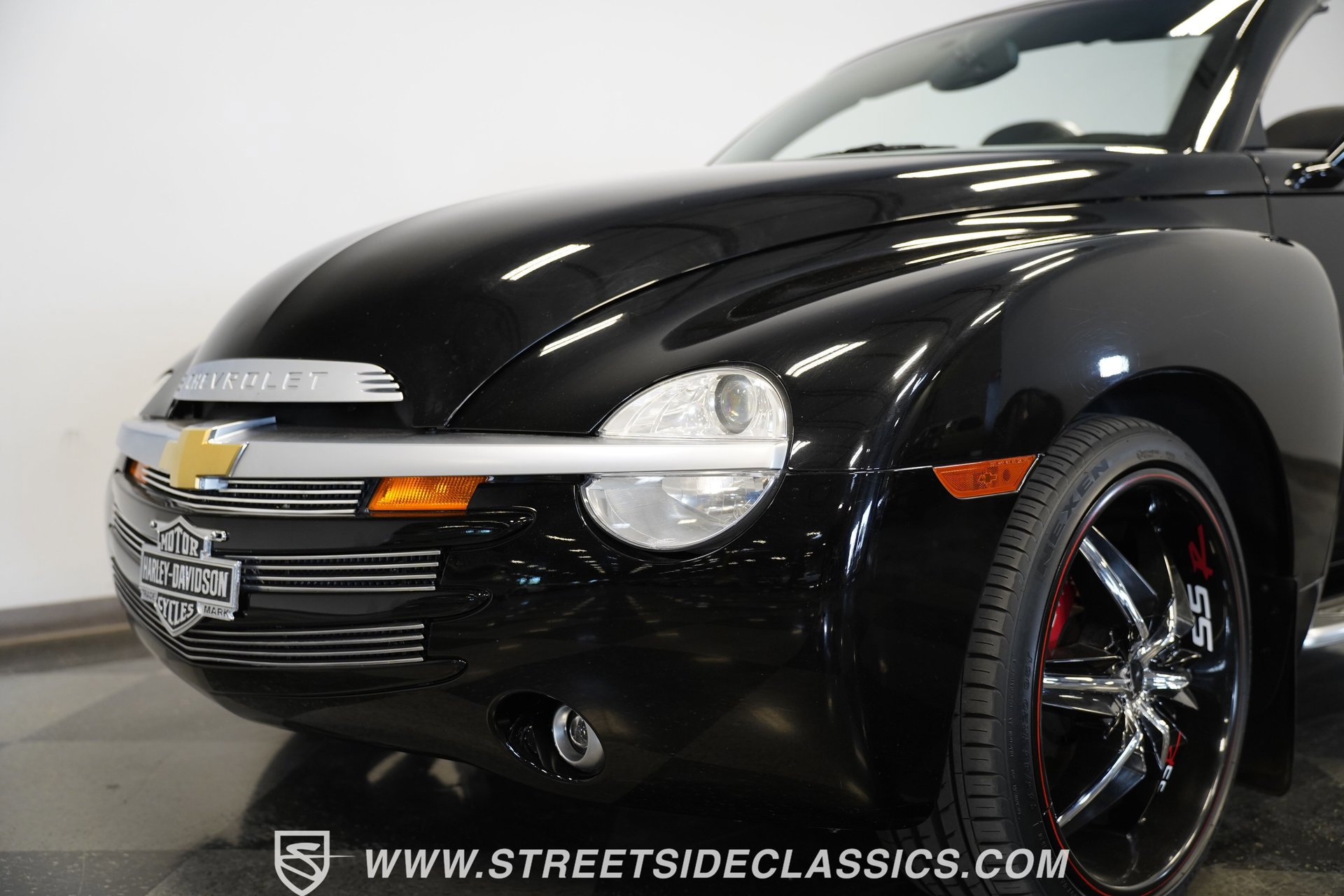 Used 2004 Chevrolet SSR w/ Preferred Equipment Group image 27