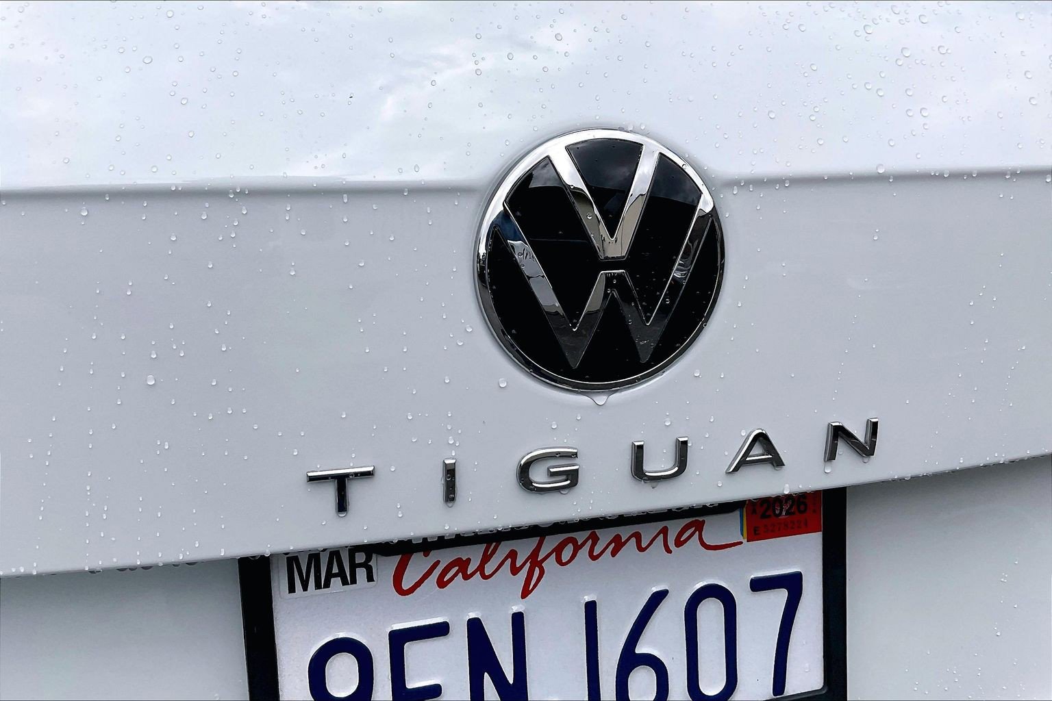 Certified 2023 Volkswagen Tiguan SE R-Line FWD image 29