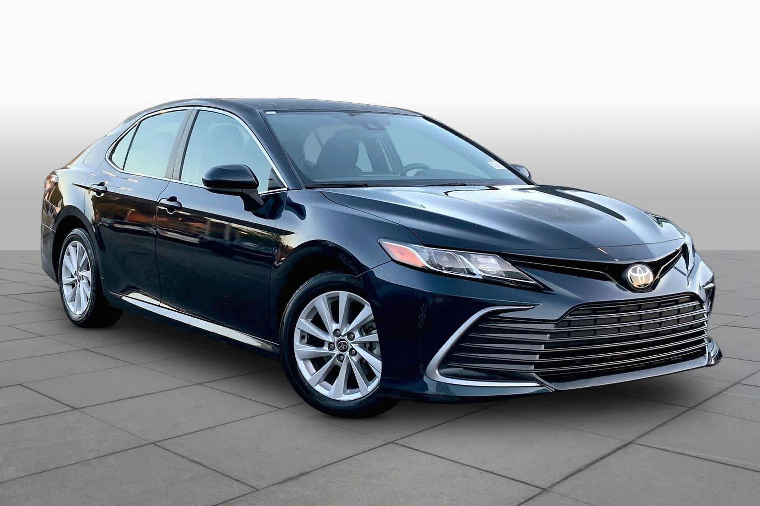 Used 2021 Toyota Camry LE FWD image 3