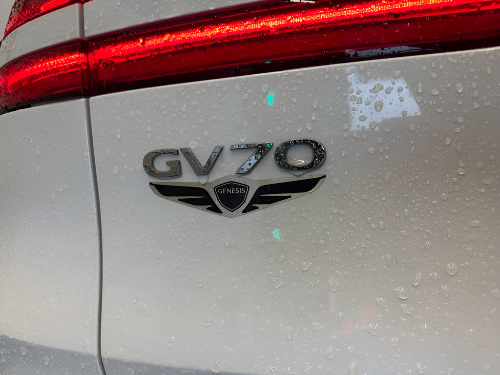 Used 2024 Genesis GV70 2.5T AWD/4WD image 9