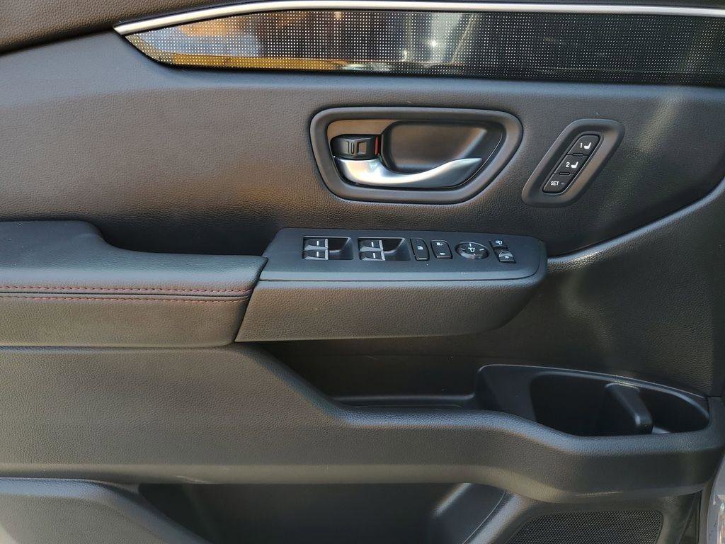 Used 2025 Honda Pilot Black Edition image 11