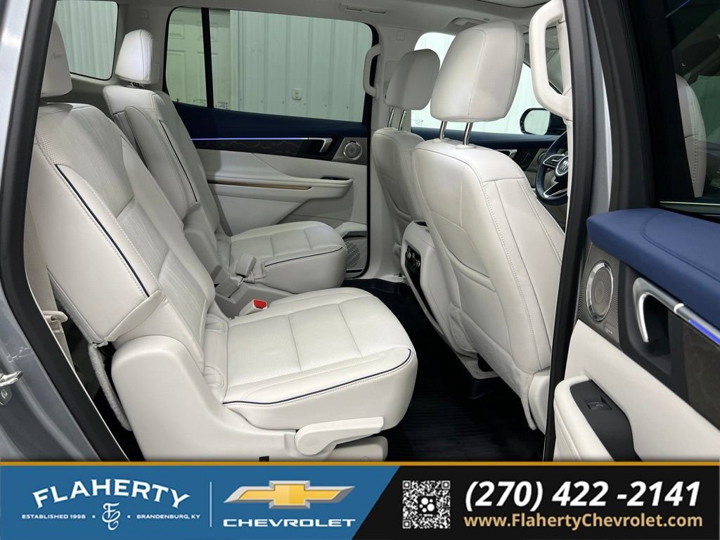 Used 2025 Buick Enclave Avenir w/ Super Cruise Package AWD/4WD image 13