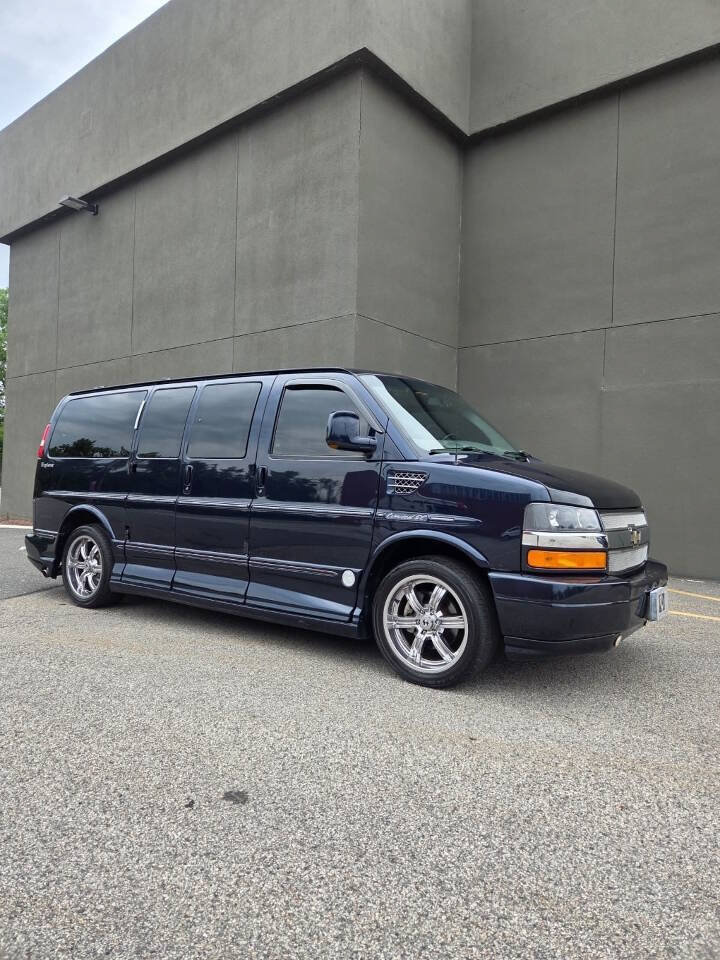 Used 2010 Chevrolet Express 1500 AWD w/ Preferred Equipment Group image 3