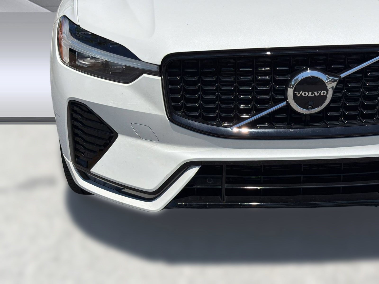 Certified 2024 Volvo XC60 B5 Plus w/ Protection Package Premier AWD/4WD image 29
